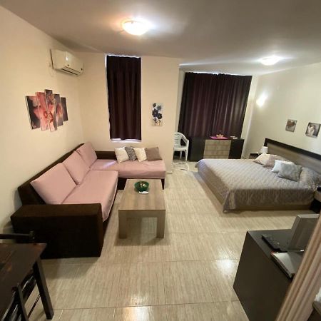 Cozy Apartment Saint Sofia Pantai Sunny Luaran gambar