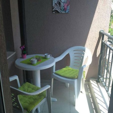 Cozy Apartment Saint Sofia Pantai Sunny Luaran gambar