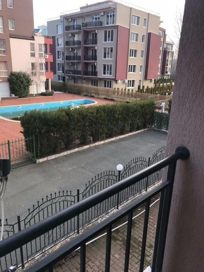 Cozy Apartment Saint Sofia Pantai Sunny Luaran gambar